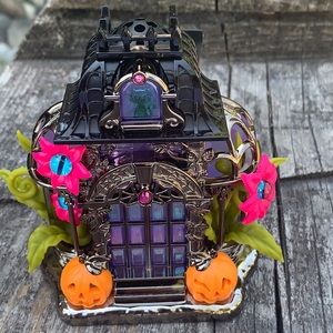 Bath & Body Works Halloween  plug  in Wallflower